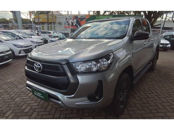 TOYOTA HILUX 2.8 D-4D TURBO DIESEL CD SR 4X4 AUTOMÁTICO
